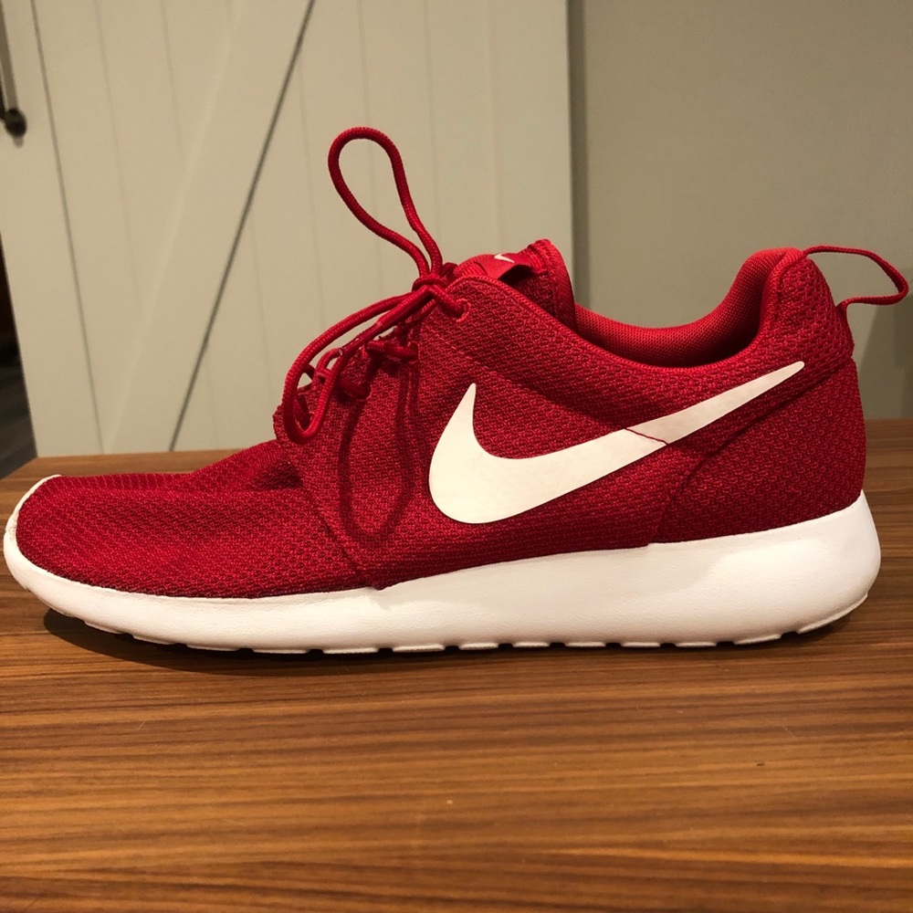Nike Roshe Running Men’s 10.5 in Victory Red